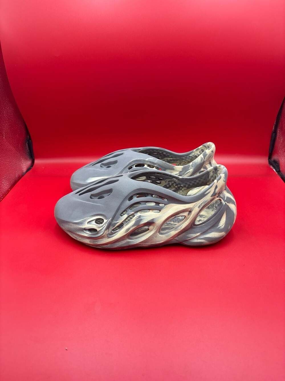 adidas Yeezy Foam Runner MXT Moon Gray Size 10